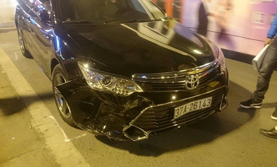 Chiếc xe hơi gây tai nạn.