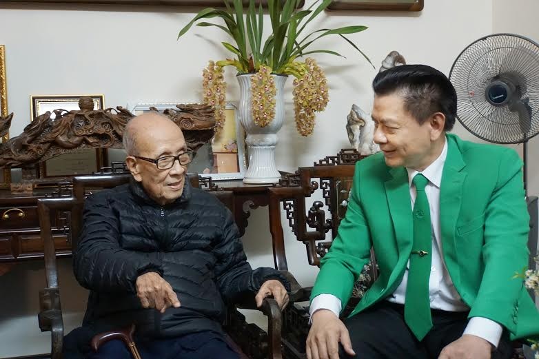 GS Vũ Khiêu và ông Hồ Huy - Chủ tịch Tập đoàn Mai Linh.
