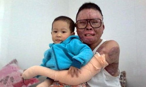 Con trai chiến sỹ Đinh Văn Dương được sinh ra đúng lúc bố gặp tai nạn. Ảnh: Phượng Hoàng
