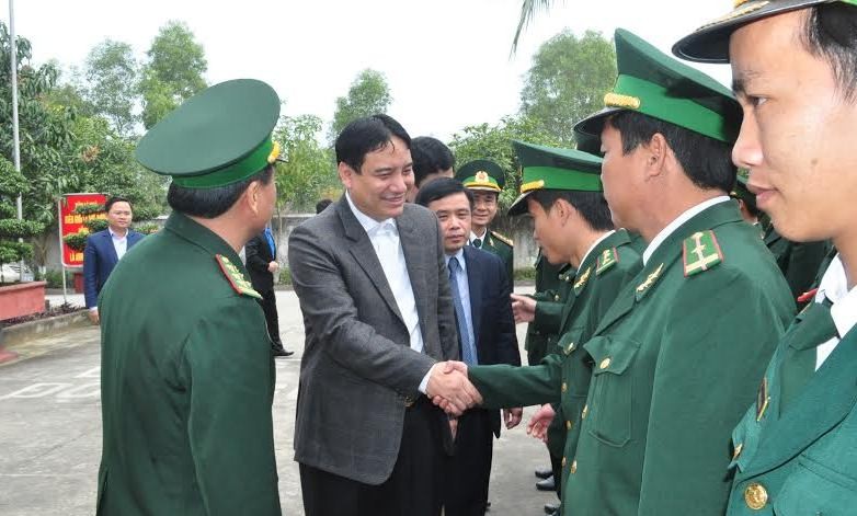 Ông Nguyễn Đắc Vinh thăm các cán bộ, chiến sỹ Hải đội 2, BĐBP Nghệ An.