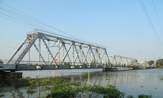 Cầu Bình Lợi, một trong những cầu yếu có tuyến đường sắt Bắc Nam đi qua/