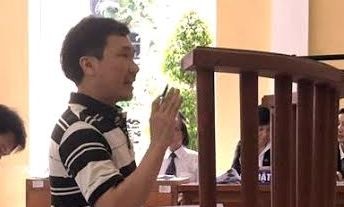 Cựu thiếu tá Nguyễn Hoàng Quân tại phiên tòa sơ thẩm ngày 7/10/2015. Ảnh: Tân Châu