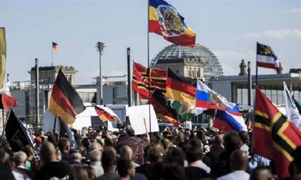 Hàng ngàn người Đức biểu tình phản đối người tị nạn.