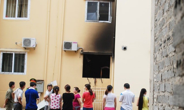 Hiện trường bên ngoài vụ nổ ở Khu chung cư dành cho người thu nhập thấp ở Khu phụ trợ Khu công nghiệp Bắc Duyên Hải ( thành phố Lào Cai) sáng ngày 8/5/2016.