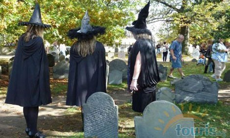 Nghĩa trang của thành phố - nơi chôn cất những người bị nghi ngờ là phù thủy thường đông du khách tới thăm. Ảnh: Touris.