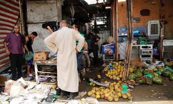 Hiện trường vụ đánh bom tại chợ trái cây và rau củ ở Baghdad.
