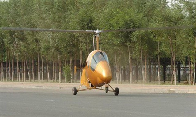 Nam thanh niên sáng chế ra chiếc máy bay trực thăng là Xie Baogang, một phi công nghiệp dư 31 tuổi, đến từ Hành Thủy, tỉnh Hà Bắc, Trung Quốc.