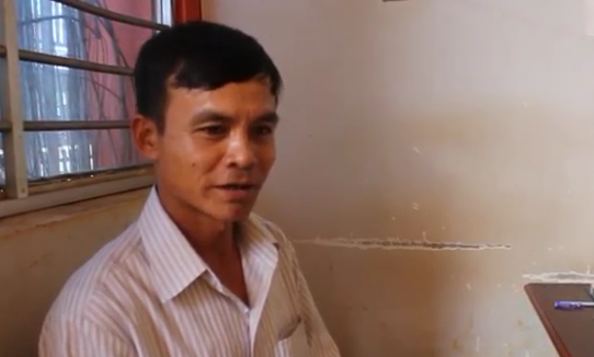 Anh Trần Văn Hải trò chuyện với phóng viên sau khi kết thúc môn Ngữ văn. Ảnh: CTV