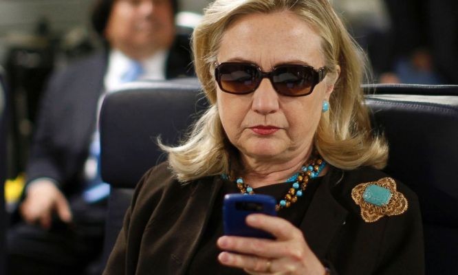 Bà Hillary Clinton bị FBI thẩm vấn vì dùng e-mail cá nhân vào việc công.