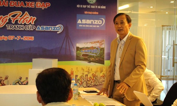 Ông Đỗ Anh Tuấn, Chủ tịch Hội Xe đạp thể thao TP Đà Nẵng – Trưởng Ban tổ chức, trả lời câu hỏi của báo chí trong buổi họp báo.