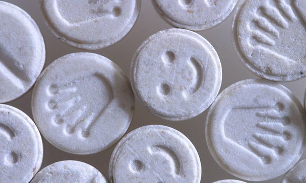 Những viên thuốc lắc có hình dáng giống hệt kẹo ngậm của trẻ em.