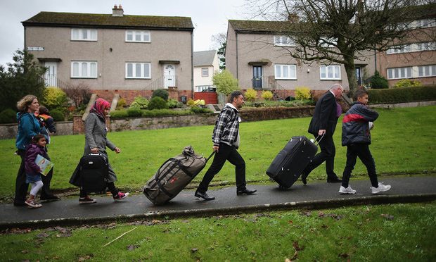 Gia đình tị nạn Syria đến nhà mới ở Isle of Bute, Scotland. Ảnh: Christopher Furlong/Getty Images
