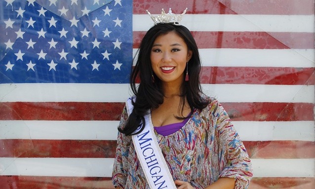 Ngày 29/7, báo chí Trung Quốc đồng loạt đưa tin về Arianna Quan (23 tuổi), tân Hoa hậu Michigan – thí sinh gốc Trung Quốc đầu tiên đăng quang một cuộc thi sắc đẹp ở Mỹ.