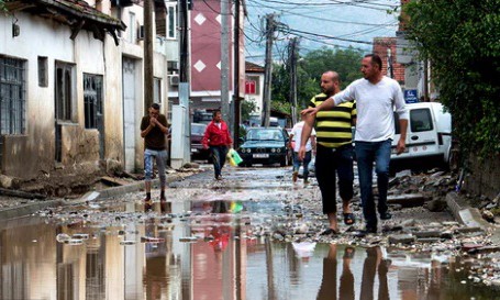 Lũ quét nghiêm trọng ở thủ đô Skopje khiến ít nhất 21 người chết và 6 người mất tích.