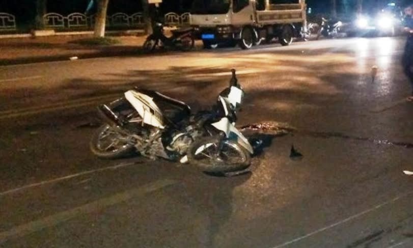 Hiện trường vụ tai nạn xe máy nghiêm trọng trong đêm làm 4 thanh niên thương vong. 