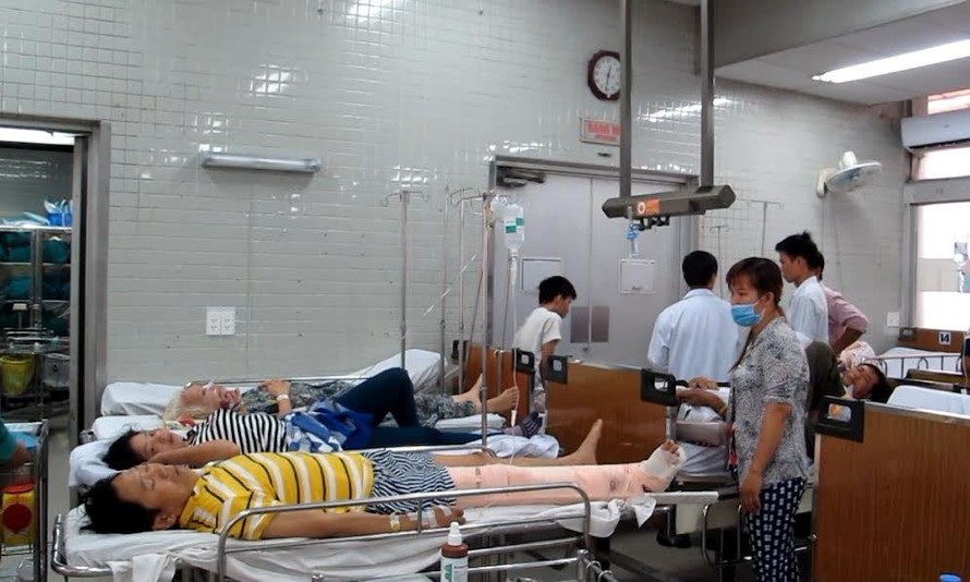 Nạn nhân tai nạn hy hữu tại khoa cấp cứu, Bệnh viện Chợ Rẫy TPHCM. Ảnh do bệnh viện cung cấp.