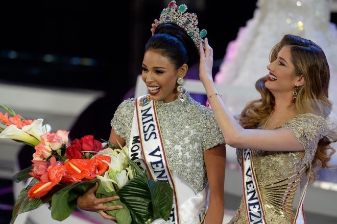 Chung kết Hoa hậu Venezuela 2016 diễn ra hôm 5/10. Keysi Mairin Sayago Arrechedera (23 tuổi) đăng quang.