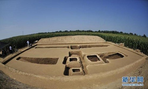 Nhiều bộ hài cốt trẻ em được khai quật tại khu di tích khảo cổ ở tỉnh Hà Bắc, Trung Quốc. Ảnh: Xinhua.