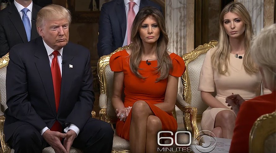 Donald Trump cùng vợ và con gái trong buổi phỏng vấn trên kênh CBS.