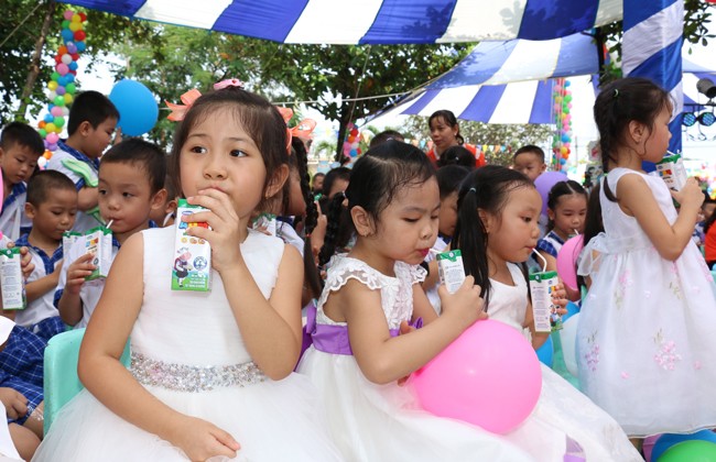 Đưa chương trình Sữa học đường đến 500 trường học ở Đà Nẵng 