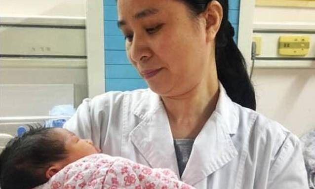 Em bé sơ sinh cao tuổi nhất Trung Quốc.