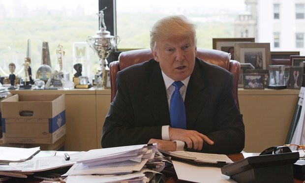Donald Trump tại phòng làm việc ở Trump Tower. Ảnh: AP