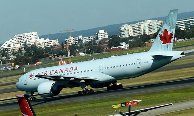 Cũng bị overbook, Air Canada hành xử chuyên nghiệp hơn United Airlines