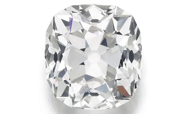 Viên kim cương có kích thước đặc biệt được bán đấu giá bởi Sotheby's ở London. Ảnh: Sotheby's / PA