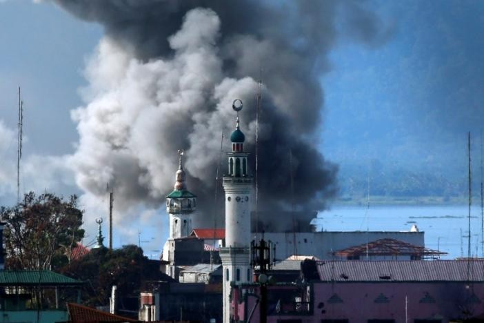 Marawi chìm trong bom đạn trong suốt hơn 1 tháng bị phiến quân Maute chiếm đóng. Ảnh: Reuters