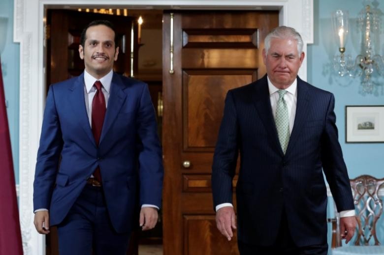 Ngoại trưởng Qatar Sheikh Mohammed bin Abdulrahman al-Thani (trái) và người đồng cấp Rex Tillerson của Mỹ tại Washington ngày 27/6. Ảnh: Reuters