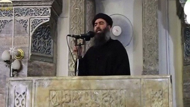 Thủ lĩnh IS Abu Bakr al-Baghdadi trong lần xuất hiện cuối cùng tại Mosul vào năm 2014.