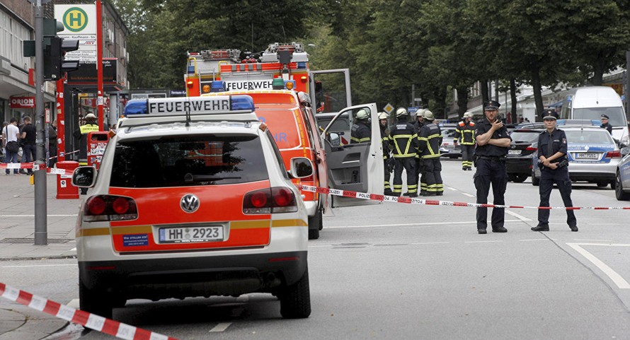 Cảnh sát phong tỏa hiện trường vụ tấn công ở Hamburg ngày 28/7. Ảnh: AP