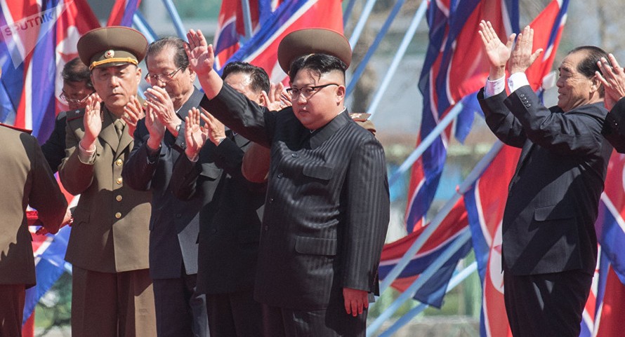 Chủ tịch Triều Tiên Kim Jong-un (giữa). Ảnh: sputnik