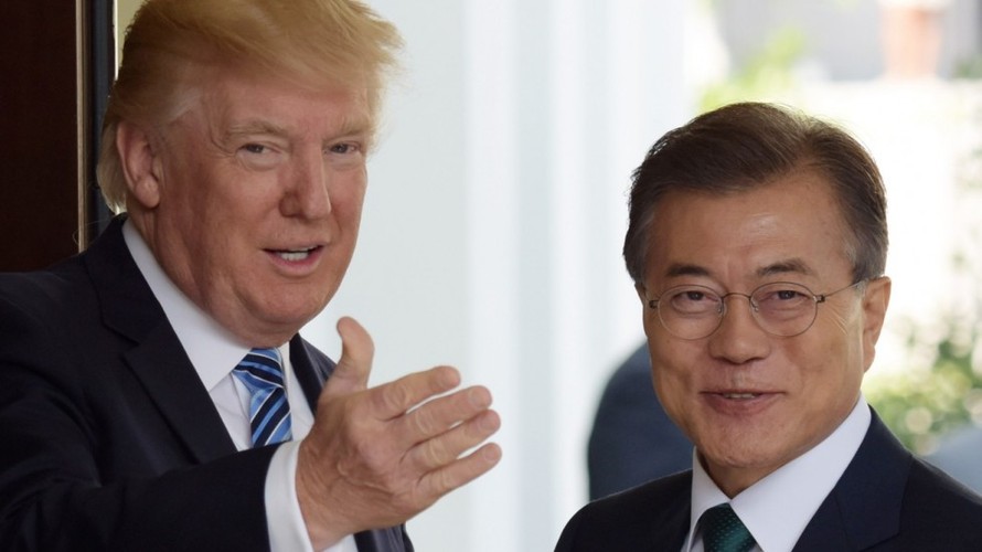 Donald Trump không hài lòng khi Hàn Quốc duy trì thái độ mềm mỏng với Triều Tiên. Ảnh: AP