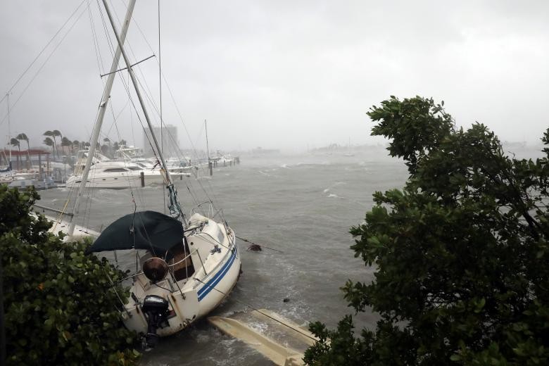 Bão lớn khiến mực nước biển ở Florida tăng lên tới 4,6m. Ảnh: Reuters