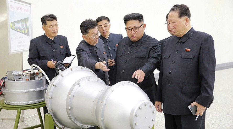 Lãnh đạo Triều Tiên Kim Jong-un giám sát vụ thử bom hydro ngày 3/9. Ảnh: KCNA