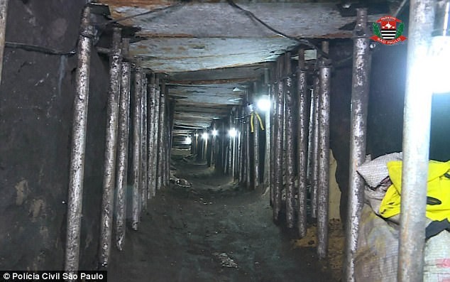 Đường hầm dài hơn 500m do băng cướp Brazil đào suốt 4 tháng.