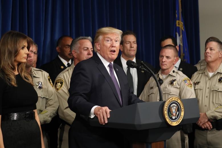Tổng thống Donald Trump phát biểu tại Sở Cảnh sát Thủ đô Las Vegas. Ảnh: Reuters