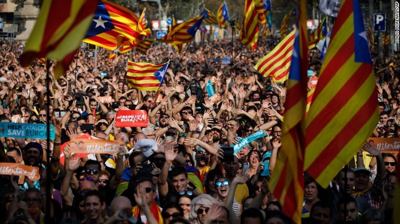 ‘Đòn’ ra tay đầu tiên của Madrid trước việc tuyên bố độc lập của Catalonia