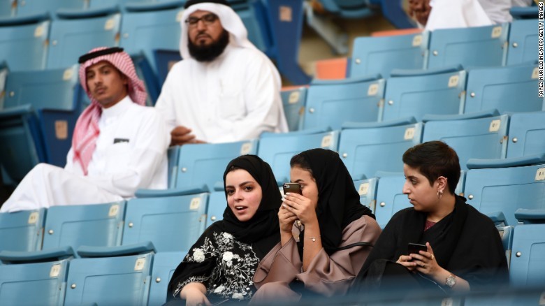 Phụ nữ Ả Rập Saudi sắp được đến các sân vận động lớn cùng gia đình để theo dõi các sự kiện thể thao. Ảnh: CNN
