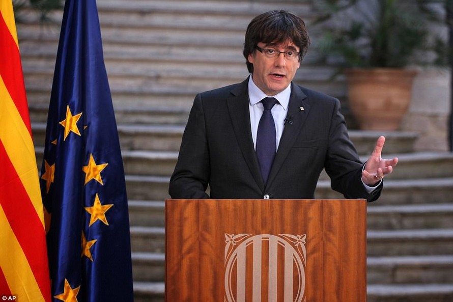 Nhà lãnh đạo vừa bị cách chức của Catalonia Carles Puigdemont. Ảnh: AP