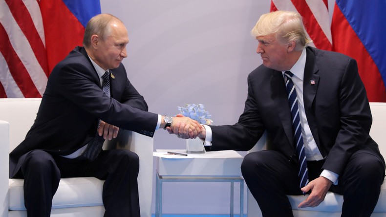 Tổng thống Nga Vladimir Putin và người đồng cấp Mỹ Donald Trump dự kiến sẽ hội đàm vào thứ Sáu (10/11) tại APEC 2017 ở Đà Nẵng. Ảnh: Reuters
