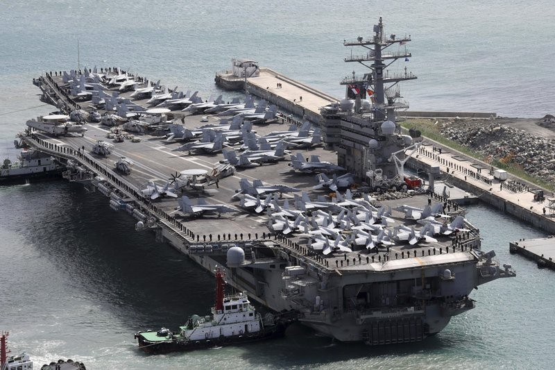 Tàu sân bay Mỹ USS Ronald Reagan cập cảng Busan vào ngày 21/10 sau khi hoàn thành tập trận chung với quân đội Hàn Quốc. Ảnh: Yonhap/AP