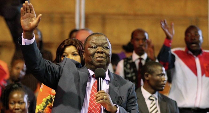 cựu Thủ tướng Zimbabwe Morgan Tsvangirai đã về nước sau cuộc chính biến. Ảnh: Reuters