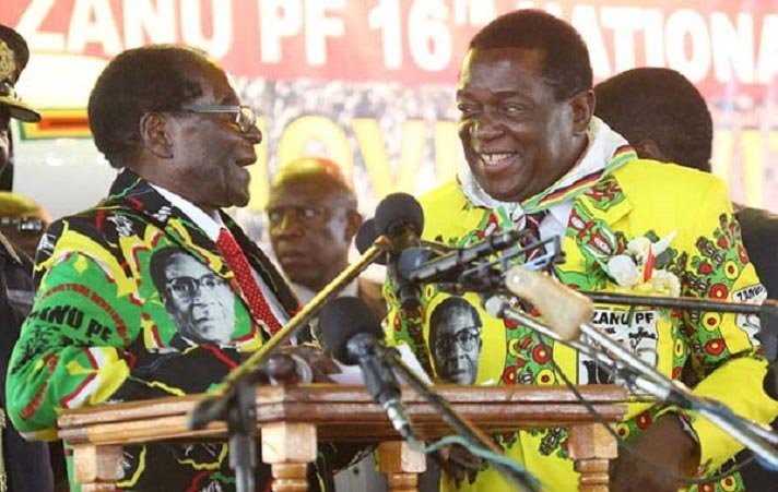 Tổng thống Zimbabwe Robert Mugabe (trái) khi còn thân thiết với cựu cấp phó Emmerson Mnangagwa. Ảnh: Twitter