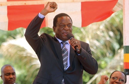 Cựu Phó Tổng thống Emmerson Mnangagwa sẽ là người thay thế ông Mugabe lãnh đạo Zimbabwe. Ảnh: AP
