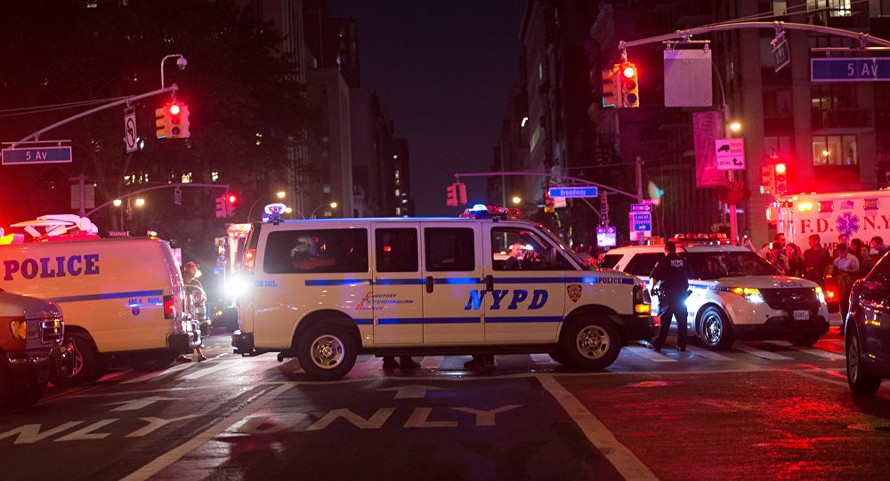 Cảnh sát New York phong tỏa khu vực xảy ra vụ đâm xe. Ảnh: AFP