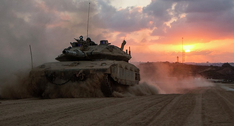 Xe tăng của quân đội Israel hoạt động tại Dải Gaza hồi năm 2014. Ảnh: AFP