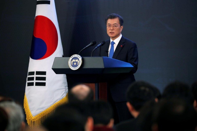 Tổng thống Hàn Quốc Moon Jae-in trong cuộc họp báo tại Nhà Xanh ngày 10/1. Ảnh: Reuters