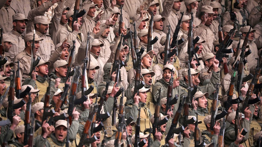 Lực lượng dân quân người Kurd ở Hasaka, đông bắc Syria, trong một cuộc mít tinh vào ngày 23/1. Ảnh: Reuters